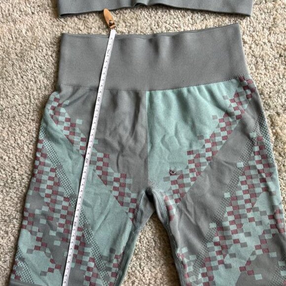 Gymshark two pieces set - Picture 9 of 13